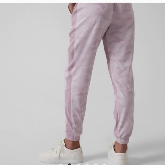 NWT ๐ Athleta Brooklyn Lined Camo Joggers Sz. 6 - Picture 2 of 15